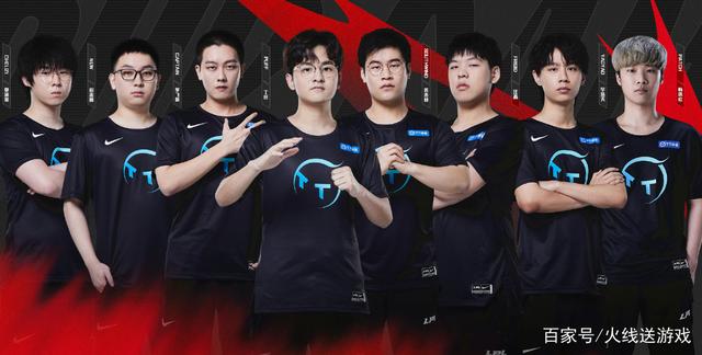 莱万依然在 莱万依然在